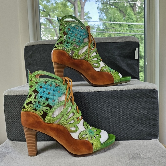 Green L'Artiste Spring Step Shoes - Picture 3 of 10